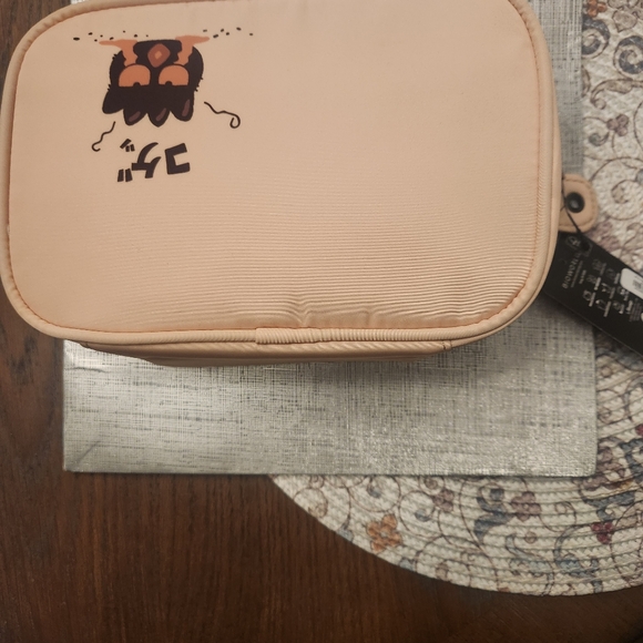 NWT Hello Kitty Makeup Bag - Picture 2 of 3